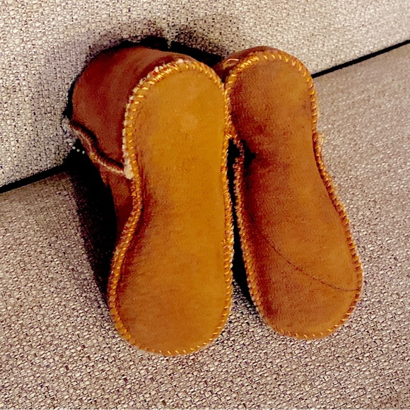 Baby Ugg Boots - Erin Bootie Size 12m (Infants) chestnut color with soft bottom - Picture 2 of 3
